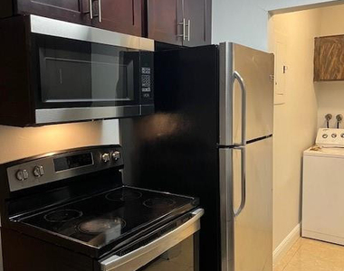 1505 N 57th Terrace - Photo Thumbnail 7