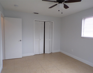 1505 N 57th Terrace - Photo Thumbnail 13
