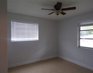 1505 N 57th Terrace - Photo Thumbnail 16