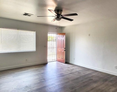 2602 E Southgate Avenue - Photo Thumbnail 2