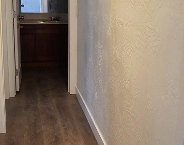 2602 E Southgate Avenue - Photo Thumbnail 4