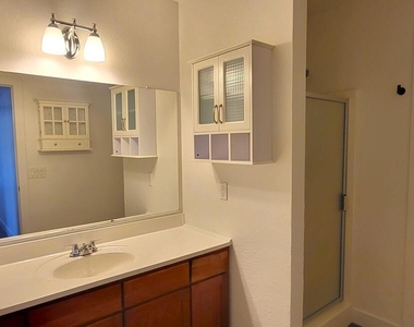 2602 E Southgate Avenue - Photo Thumbnail 7