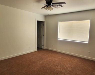 2602 E Southgate Avenue - Photo Thumbnail 5