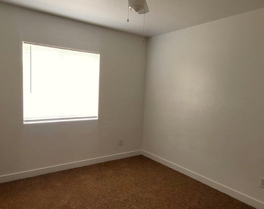 2602 E Southgate Avenue - Photo Thumbnail 6