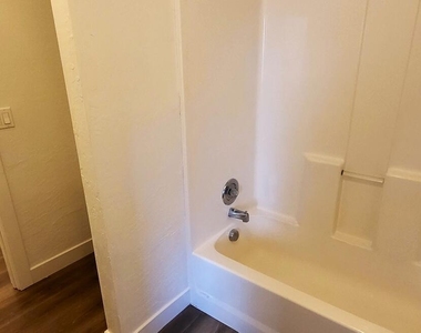 2602 E Southgate Avenue - Photo Thumbnail 8