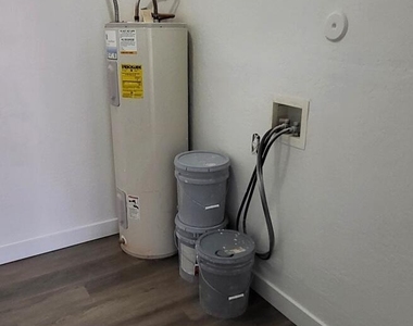 2602 E Southgate Avenue - Photo Thumbnail 10