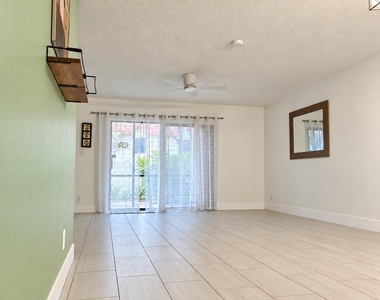 138 S Cypress Road - Photo Thumbnail 5
