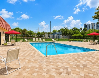 138 S Cypress Road - Photo Thumbnail 28