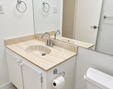 138 S Cypress Road - Photo Thumbnail 9