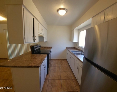 5714 W Virginia Avenue - Photo Thumbnail 3