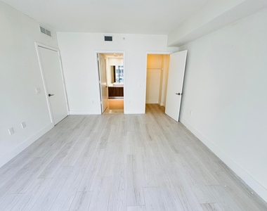 201 Sw 17th Road - Photo Thumbnail 13