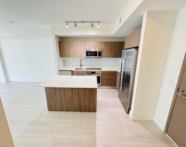 201 Sw 17th Road - Photo Thumbnail 6