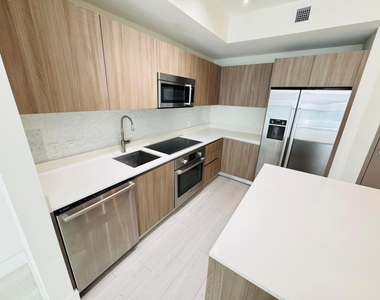 201 Sw 17th Road - Photo Thumbnail 1