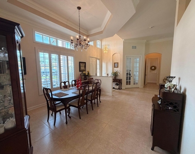 403 Nw Lyndhurst Court - Photo Thumbnail 11