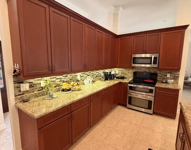 403 Nw Lyndhurst Court - Photo Thumbnail 21