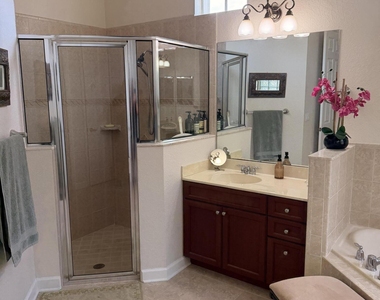 403 Nw Lyndhurst Court - Photo Thumbnail 46
