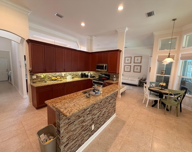 403 Nw Lyndhurst Court - Photo Thumbnail 23