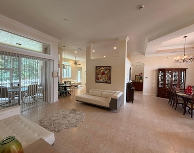 403 Nw Lyndhurst Court - Photo Thumbnail 7