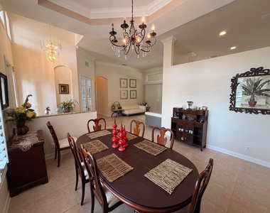 403 Nw Lyndhurst Court - Photo Thumbnail 9
