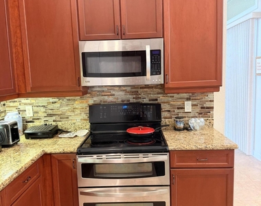 403 Nw Lyndhurst Court - Photo Thumbnail 20