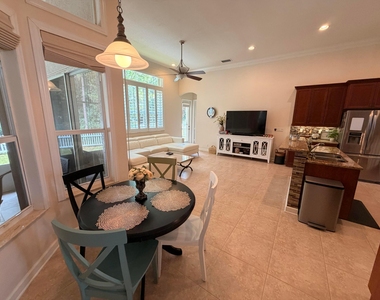 403 Nw Lyndhurst Court - Photo Thumbnail 8