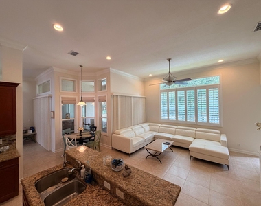 403 Nw Lyndhurst Court - Photo Thumbnail 16