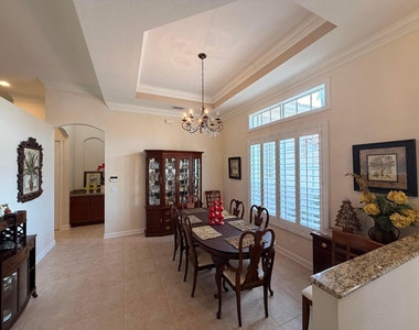 403 Nw Lyndhurst Court - Photo Thumbnail 4