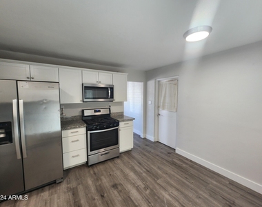 11231 W Montana Avenue - Photo Thumbnail 3