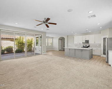 11466 S 176th Drive - Photo Thumbnail 7