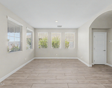 11466 S 176th Drive - Photo Thumbnail 10