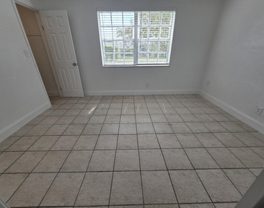 511 Banks Road - Photo Thumbnail 1