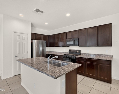 1707 S 82nd Way - Photo Thumbnail 4