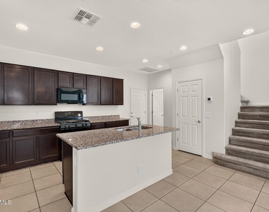 1707 S 82nd Way - Photo Thumbnail 6