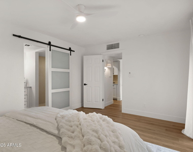8649 E Royal Palm Road - Photo Thumbnail 12
