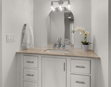 8649 E Royal Palm Road - Photo Thumbnail 14