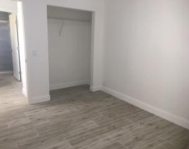 407 S Lakeside Drive - Photo Thumbnail 6