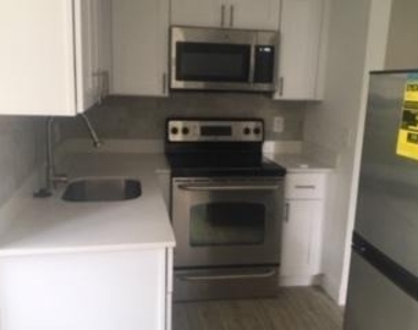 407 S Lakeside Drive - Photo Thumbnail 3