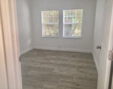 407 S Lakeside Drive - Photo Thumbnail 5