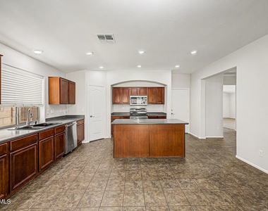 2930 S 161st Drive - Photo Thumbnail 7