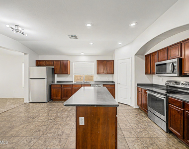 2930 S 161st Drive - Photo Thumbnail 4