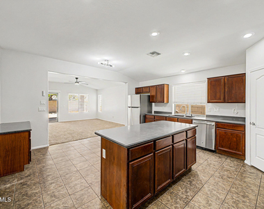 2930 S 161st Drive - Photo Thumbnail 5