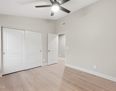 9941 W Tonopah Drive - Photo Thumbnail 16
