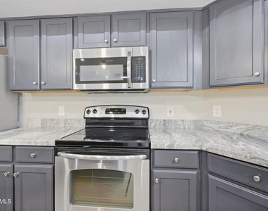 9941 W Tonopah Drive - Photo Thumbnail 13