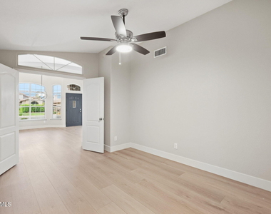 9941 W Tonopah Drive - Photo Thumbnail 15