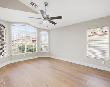 9941 W Tonopah Drive - Photo Thumbnail 5