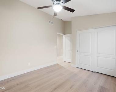 9941 W Tonopah Drive - Photo Thumbnail 17