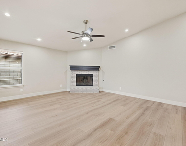 9941 W Tonopah Drive - Photo Thumbnail 6