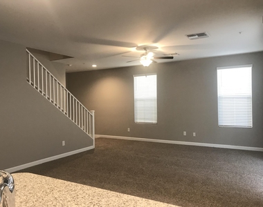 1255 N Arizona Avenue - Photo Thumbnail 6