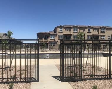 1255 N Arizona Avenue - Photo Thumbnail 15