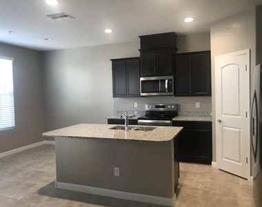 1255 N Arizona Avenue - Photo Thumbnail 7